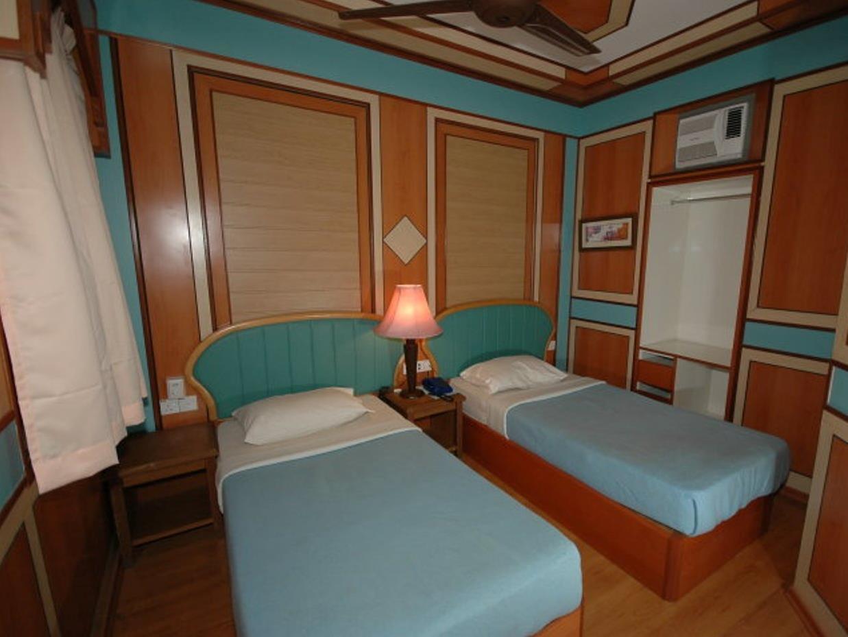 Shari La Island Resort Kampong Pasir Hantu Екстериор снимка