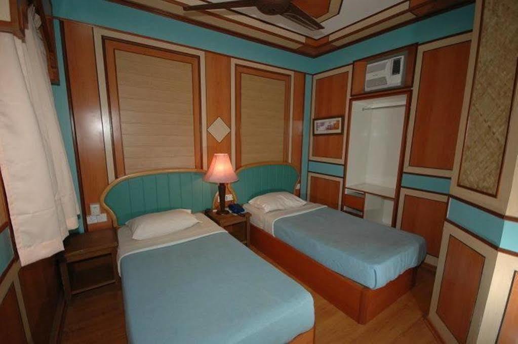 Shari La Island Resort Kampong Pasir Hantu Екстериор снимка