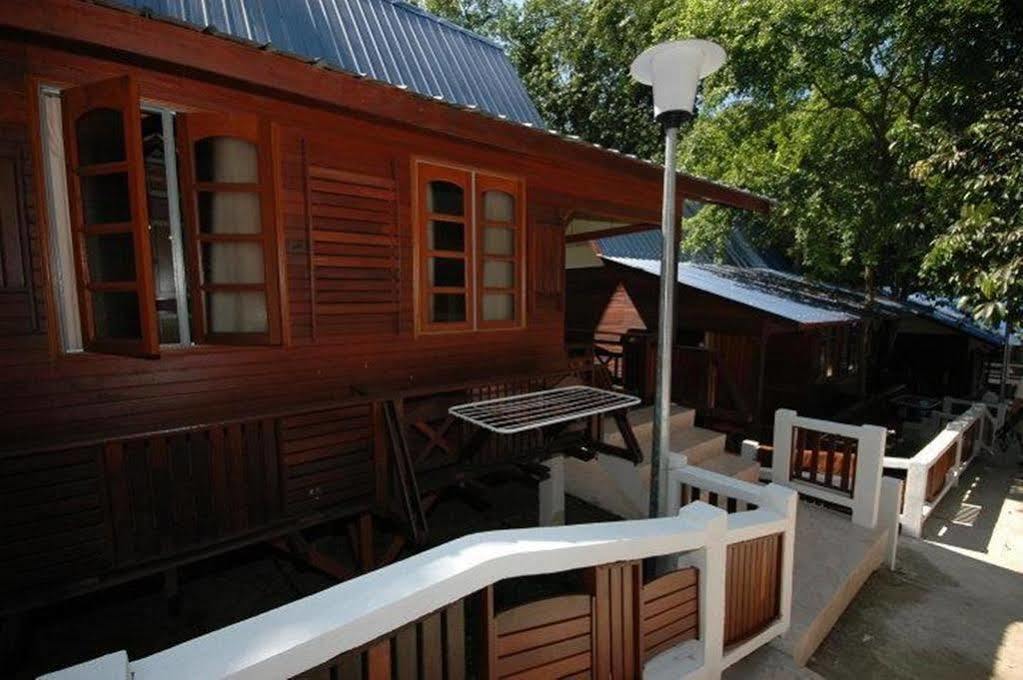 Shari La Island Resort Kampong Pasir Hantu Екстериор снимка