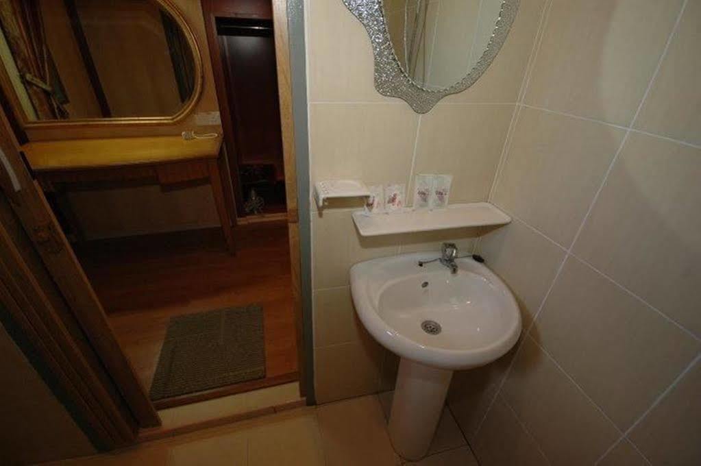 Shari La Island Resort Kampong Pasir Hantu Екстериор снимка