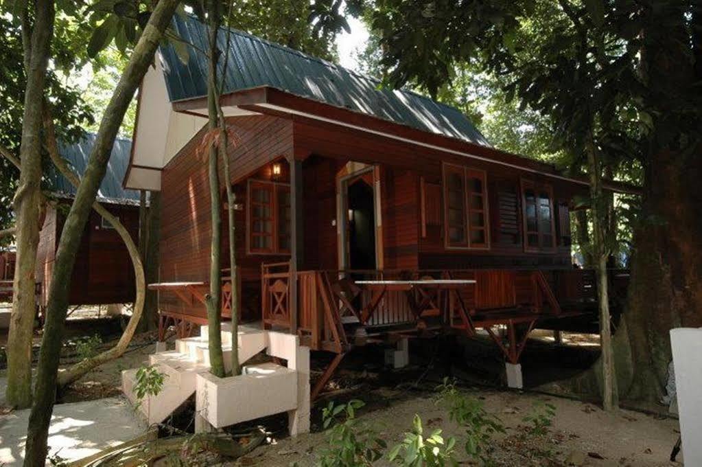 Shari La Island Resort Kampong Pasir Hantu Екстериор снимка