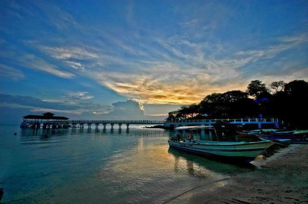 Shari La Island Resort Kampong Pasir Hantu Екстериор снимка